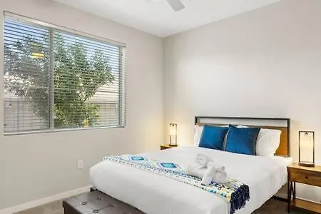 Paradise Cozysuites With Pool And Jacuzzi 11 Phoenix